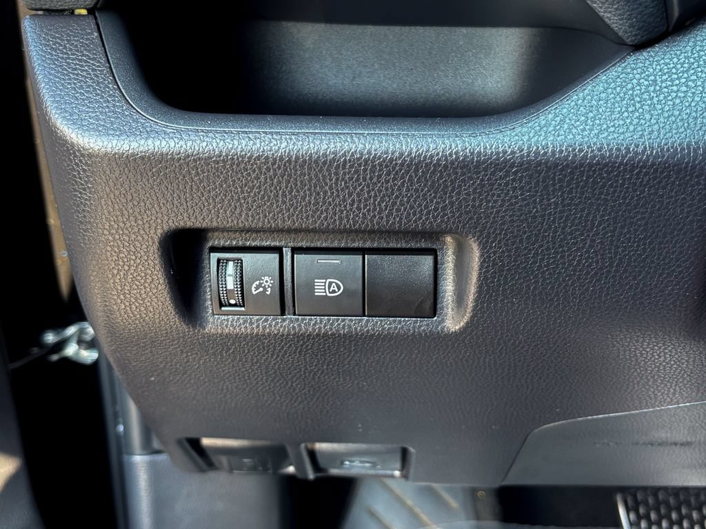 Used 2025 Toyota RAV4 XLE AWD/4WD image 33