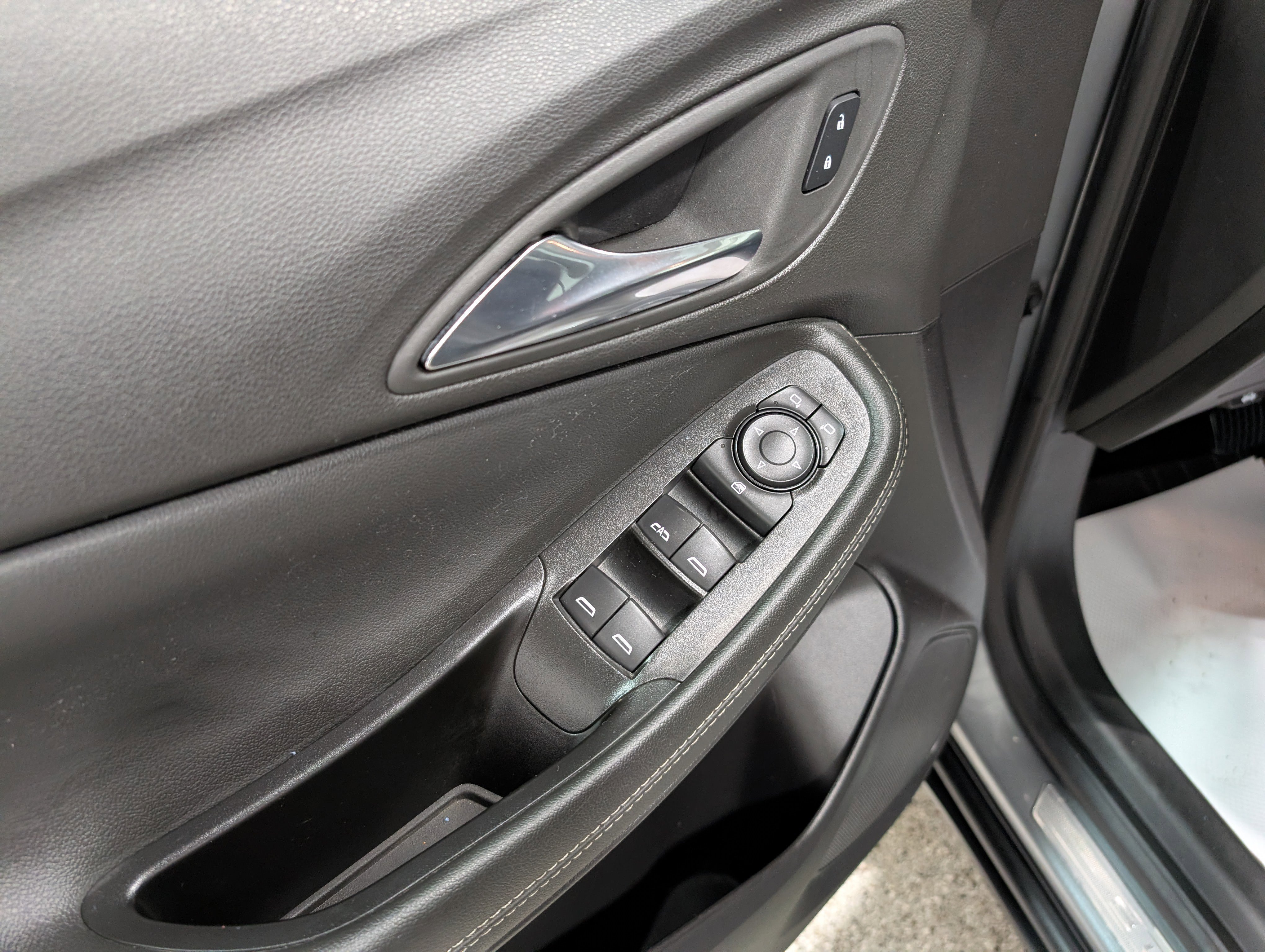 Used 2023 Buick Encore GX Preferred w/ Cold Weather Comfort Package image 13