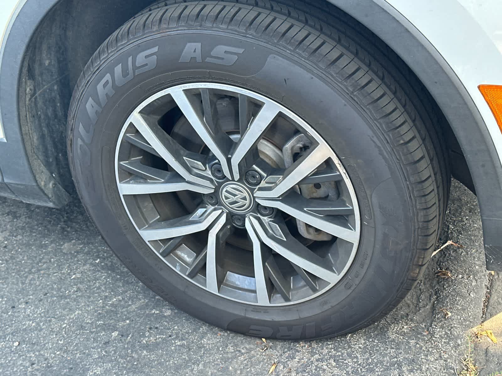 Used 2019 Volkswagen Tiguan SE w/ Panoramic Sunroof Package FWD image 11