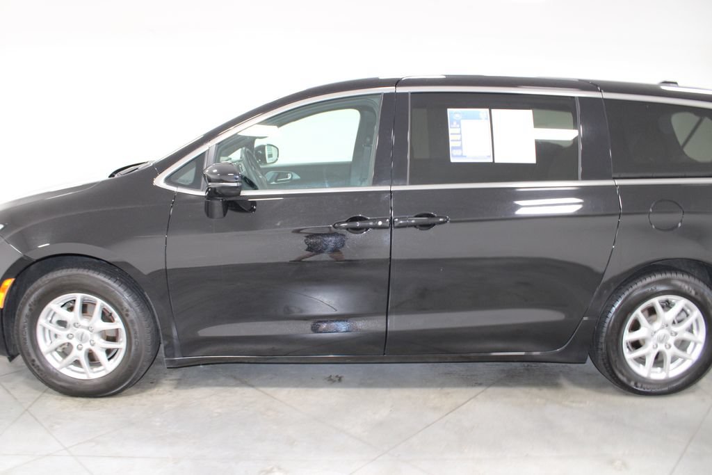 Used 2025 Chrysler Pacifica Select FWD image 6