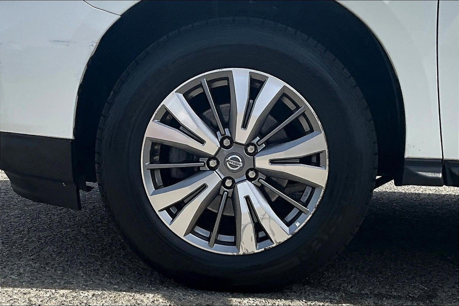 Used 2019 Nissan Pathfinder SL AWD/4WD image 8