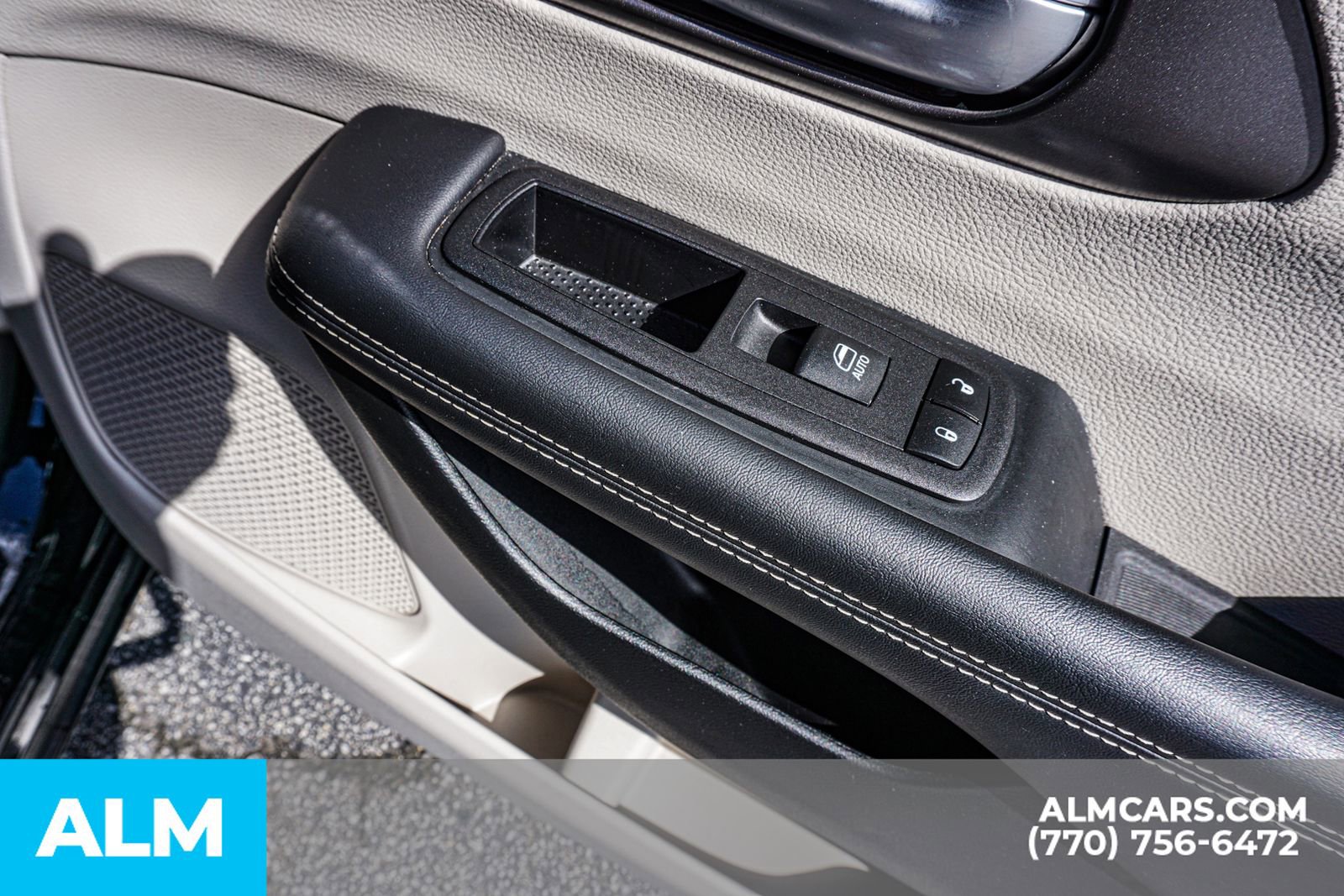 Used 2024 Chrysler Pacifica Touring-L image 49