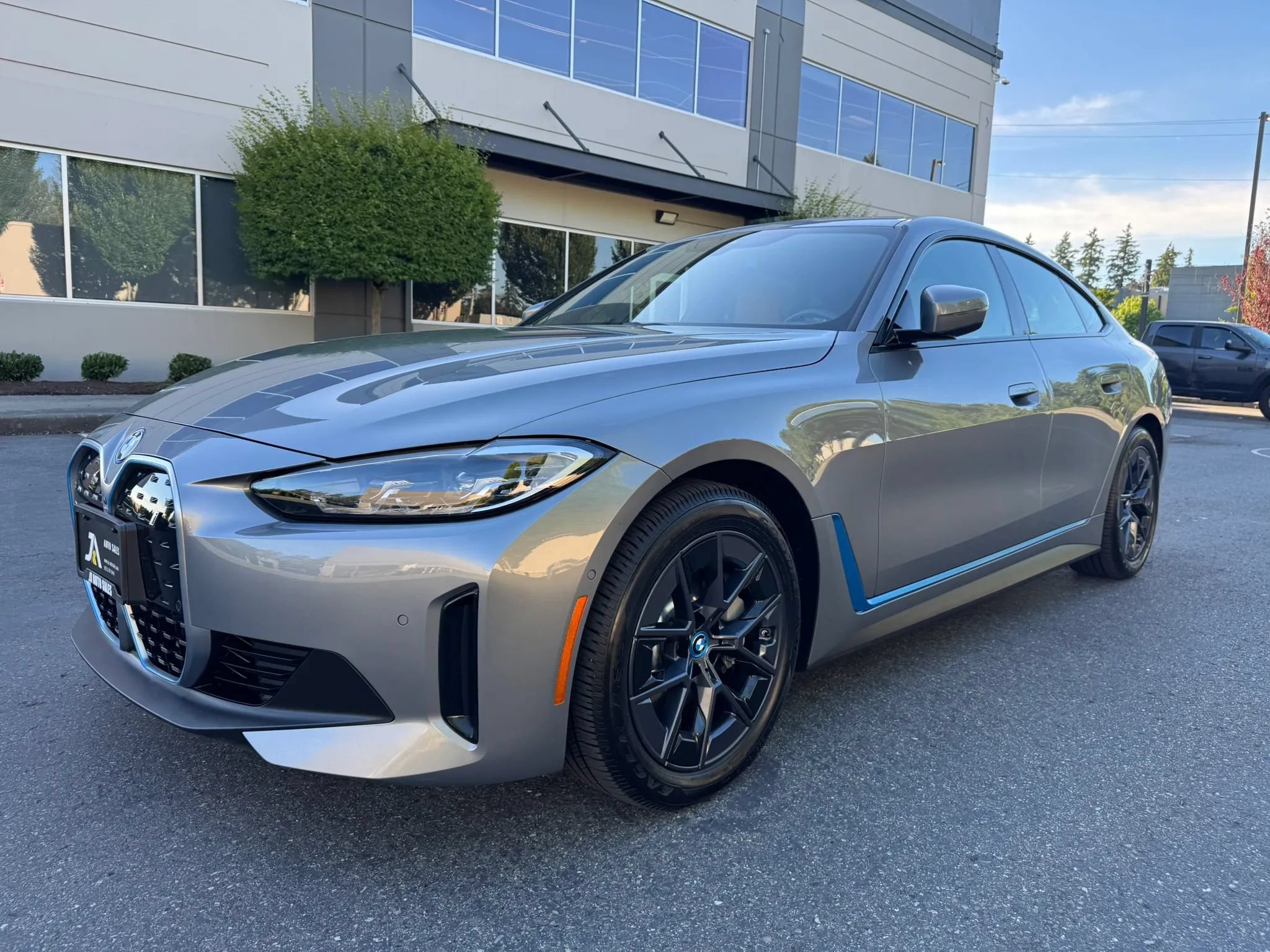 Used 2023 BMW i4 eDrive35 w/ Premium Package RWD image 4