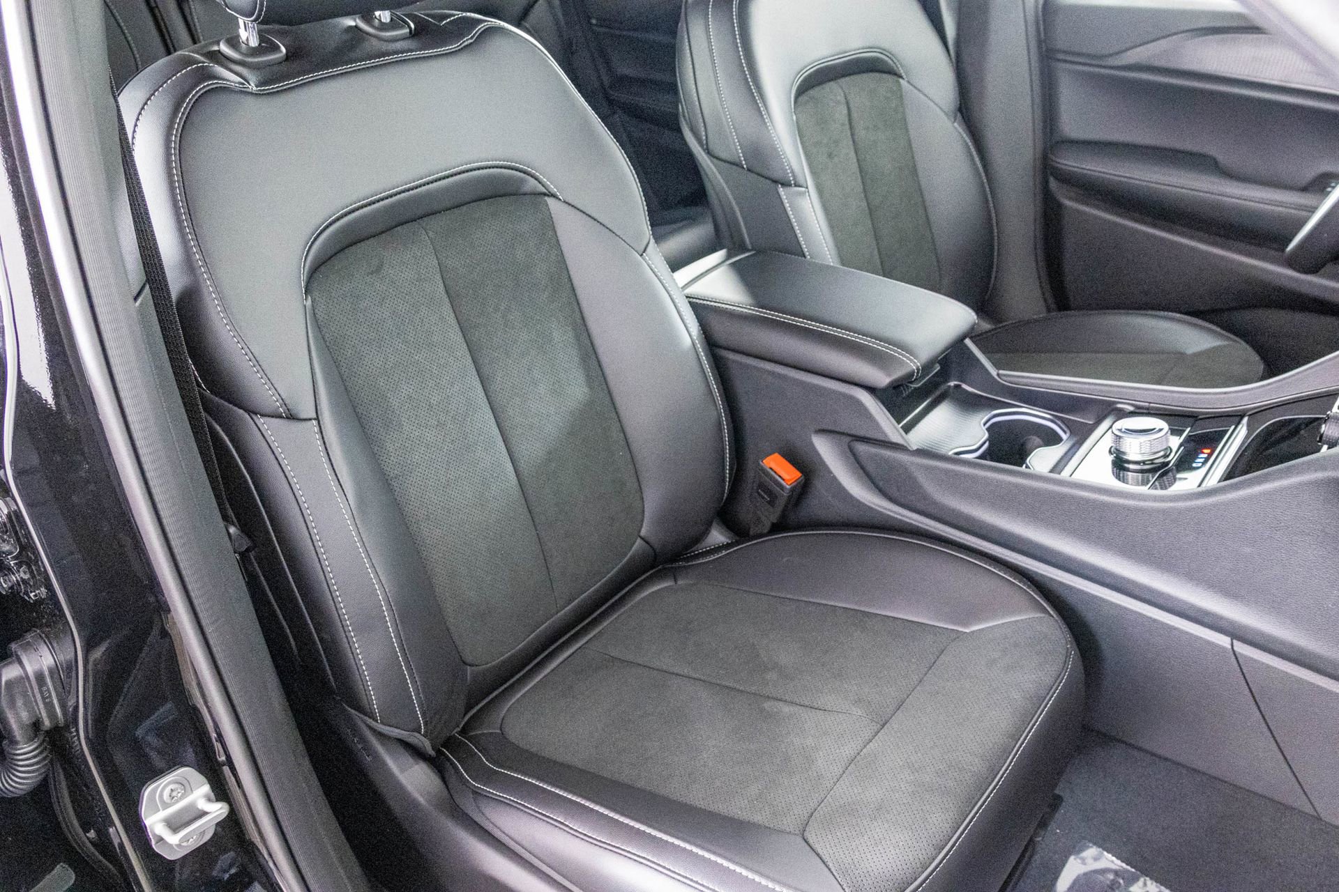 New 2025 Jeep Grand Cherokee Altitude image 39