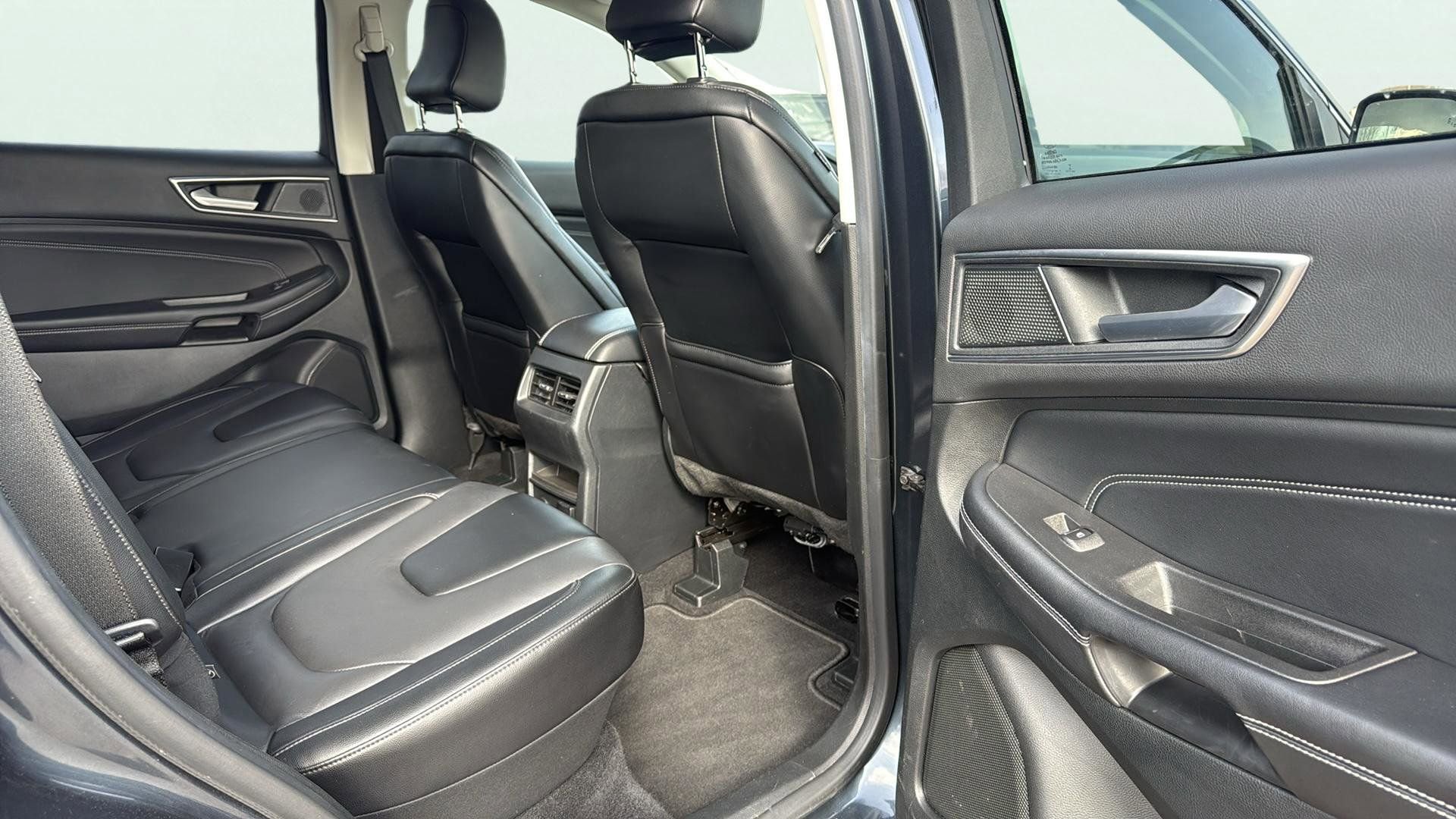 Used 2022 Ford Edge Titanium image 17
