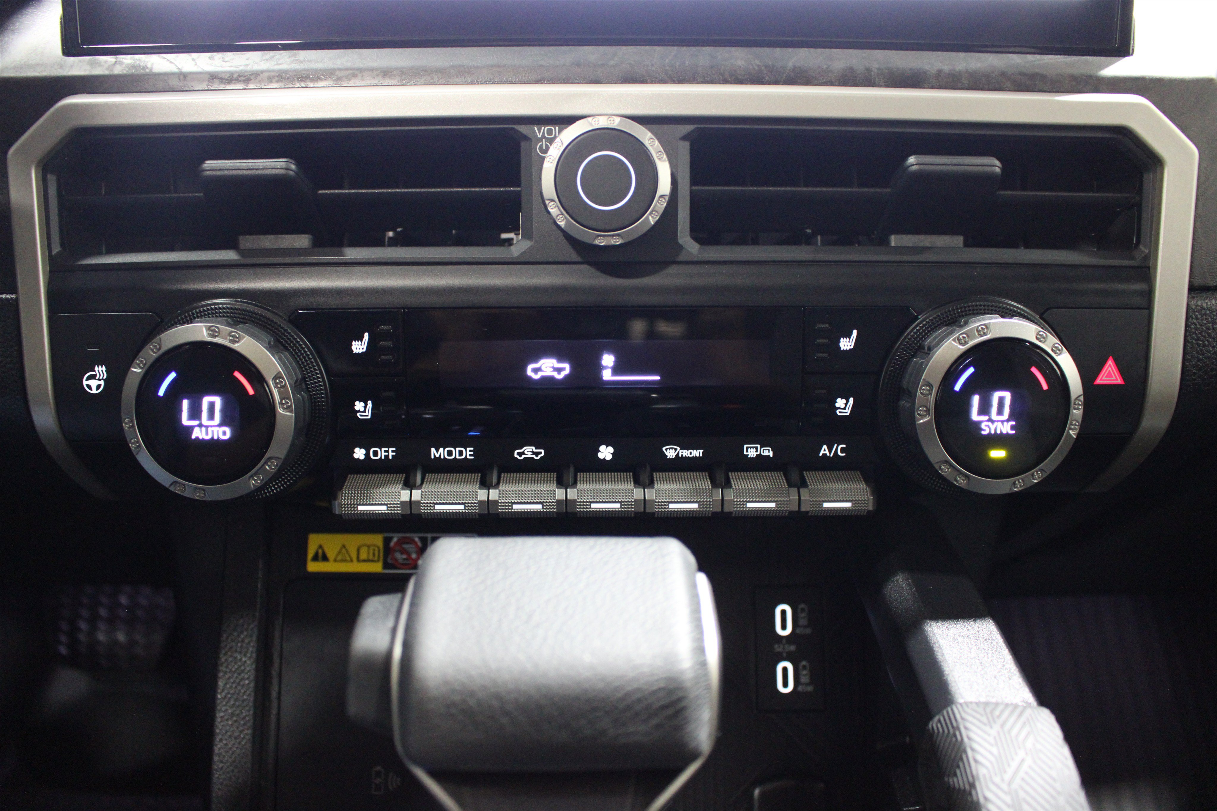 Used 2025 Toyota Tacoma Limited AWD/4WD image 16