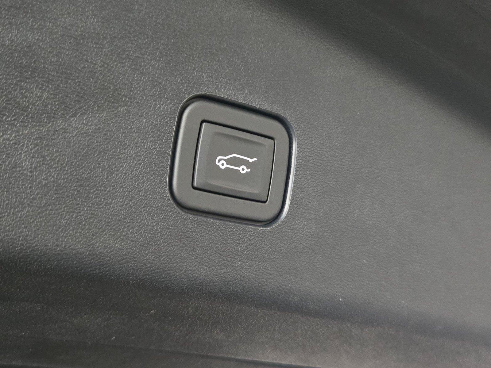 Certified 2026 Cadillac Vistiq Luxury AWD/4WD image 33