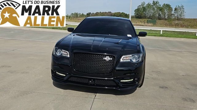 Used 2023 Chrysler 300 C RWD image 3