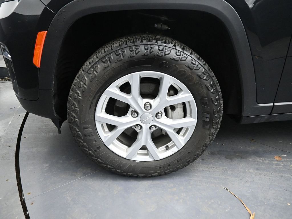 Used 2023 Jeep Grand Cherokee Limited AWD/4WD image 14