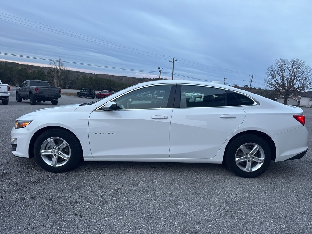 Used 2024 Chevrolet Malibu LT image 3