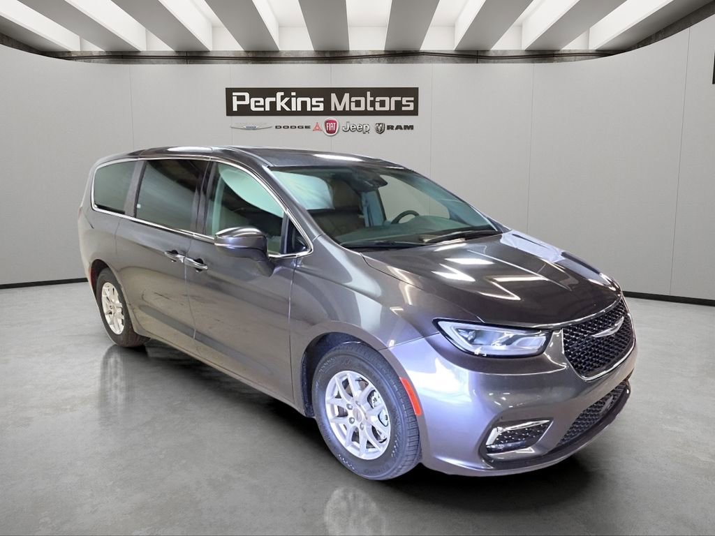 Certified 2023 Chrysler Pacifica Touring-L image 7