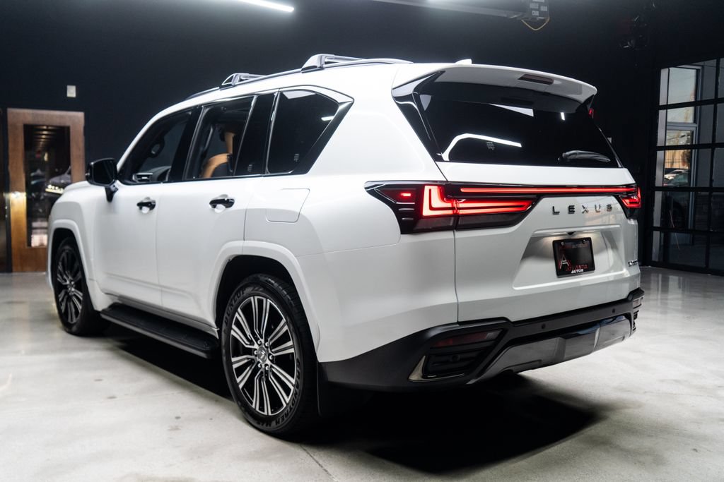 Used 2025 Lexus LX 600 4WD w/ Appearance Package image 21