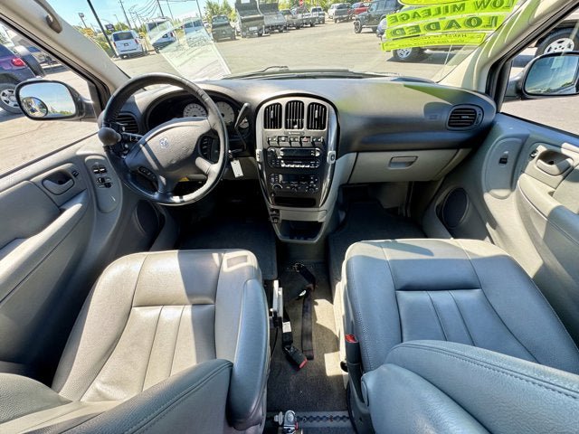 Used 2006 Dodge Grand Caravan SXT w/ Leather Interior Group FWD image 16