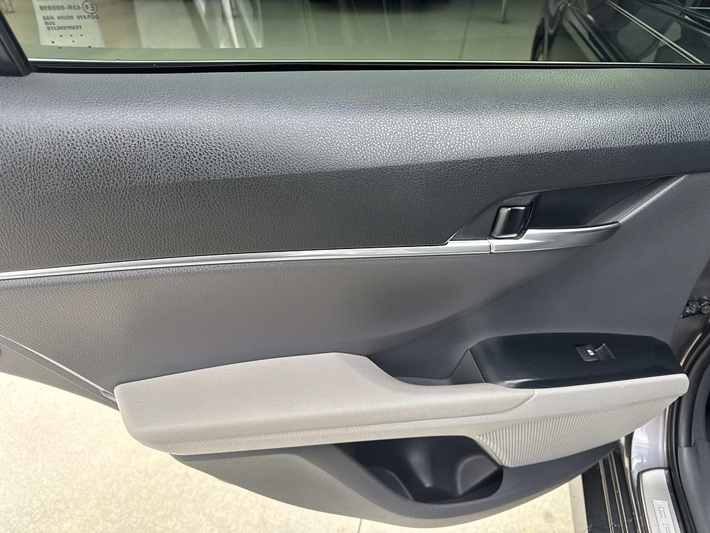 Used 2018 Toyota Camry LE FWD image 16