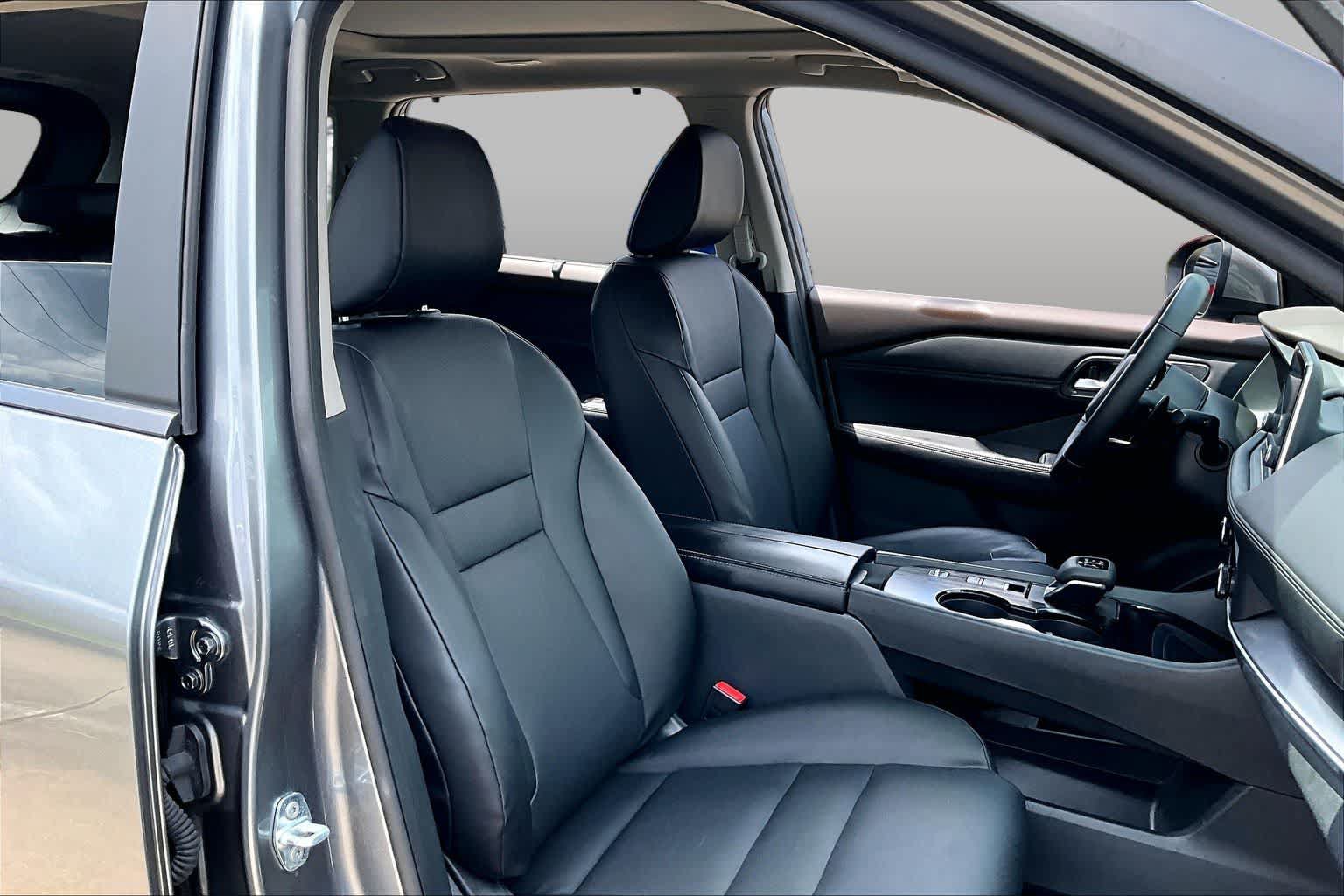 Certified 2023 Nissan Rogue SV w/ SV Premium B Package FWD image 9