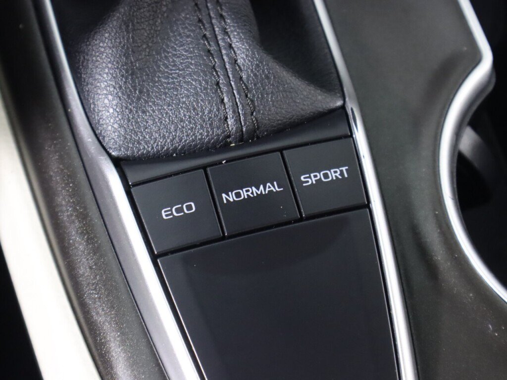 Used 2022 Toyota Camry LE w/ Carpet Mat Package (TMS) FWD image 25
