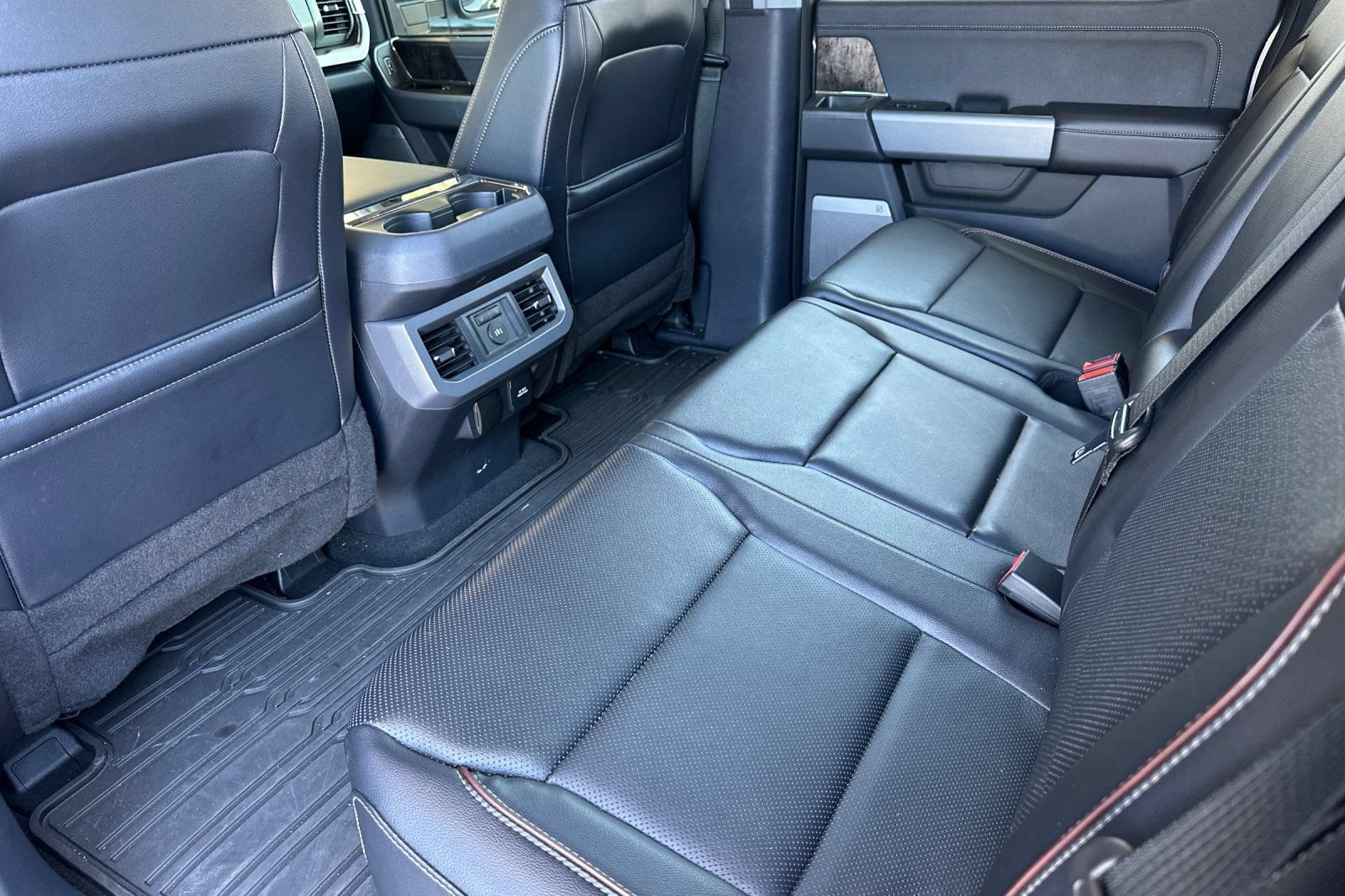 Used 2024 Ford F250 Lariat w/ FX4 Off-Road Package AWD/4WD image 14