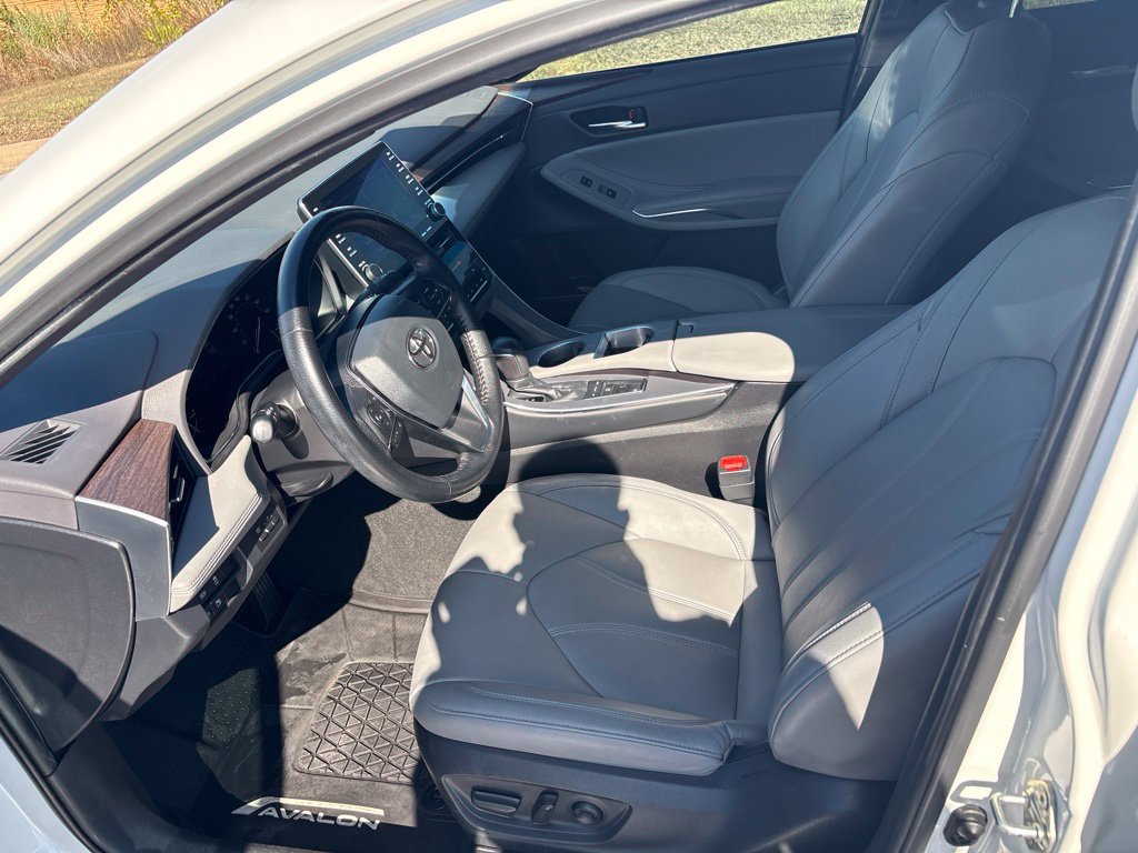 Used 2020 Toyota Avalon XLE FWD image 16
