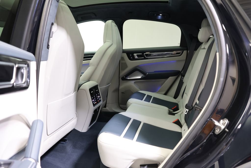 Certified 2023 Porsche Cayenne Turbo S image 39