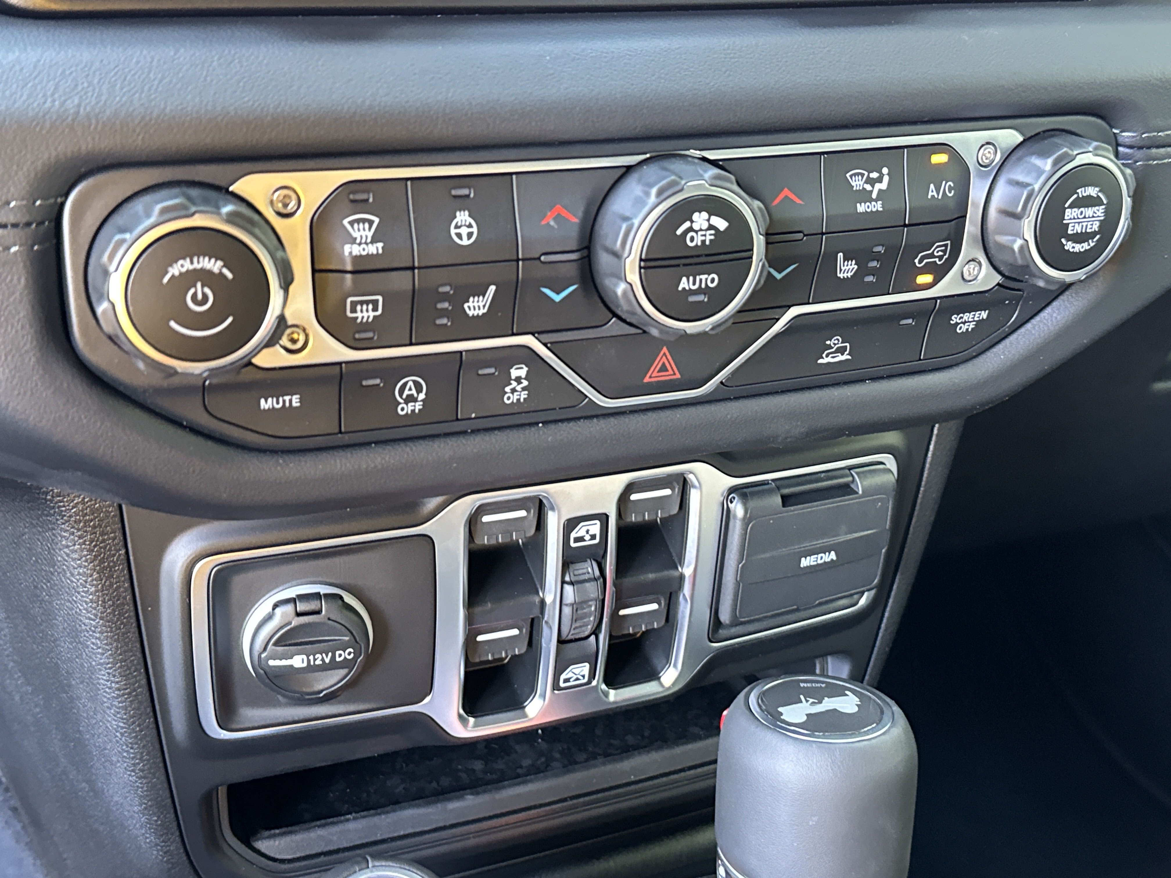 New 2025 Jeep Wrangler Unlimited Sahara AWD/4WD image 34