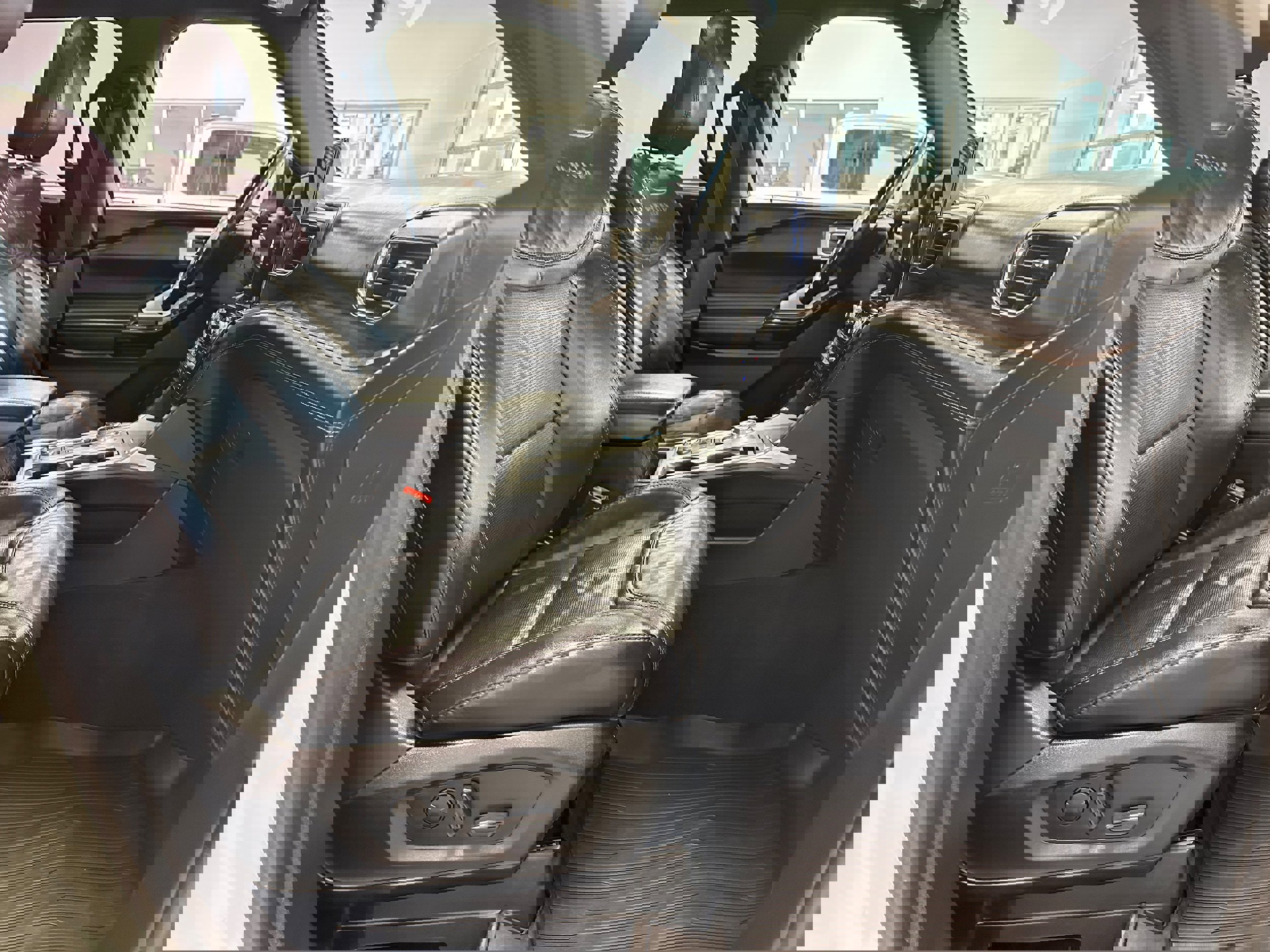 Used 2022 Ford Explorer Platinum w/ Equipment Group 601A image 17