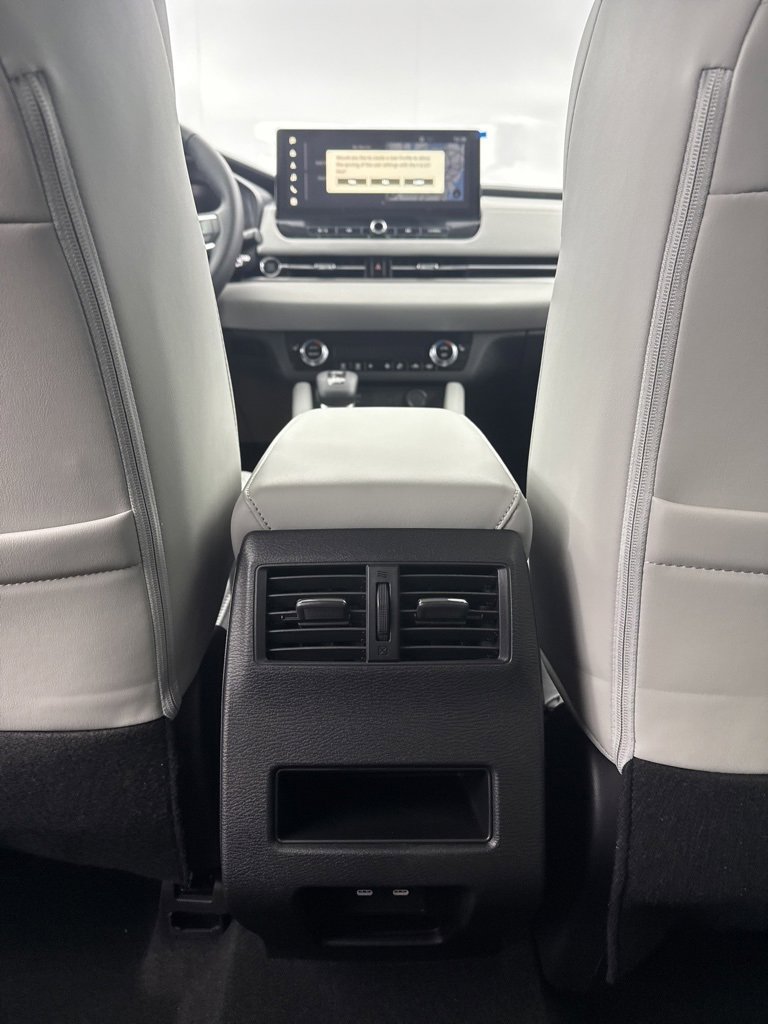New 2025 Mitsubishi Outlander SE image 30