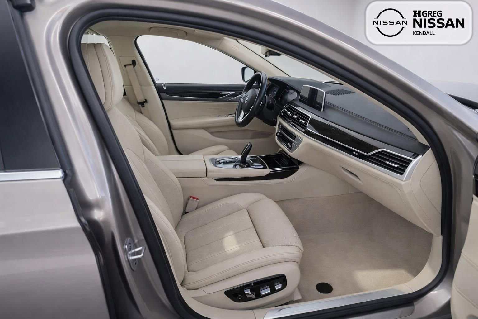 Used 2016 BMW 740i RWD image 10