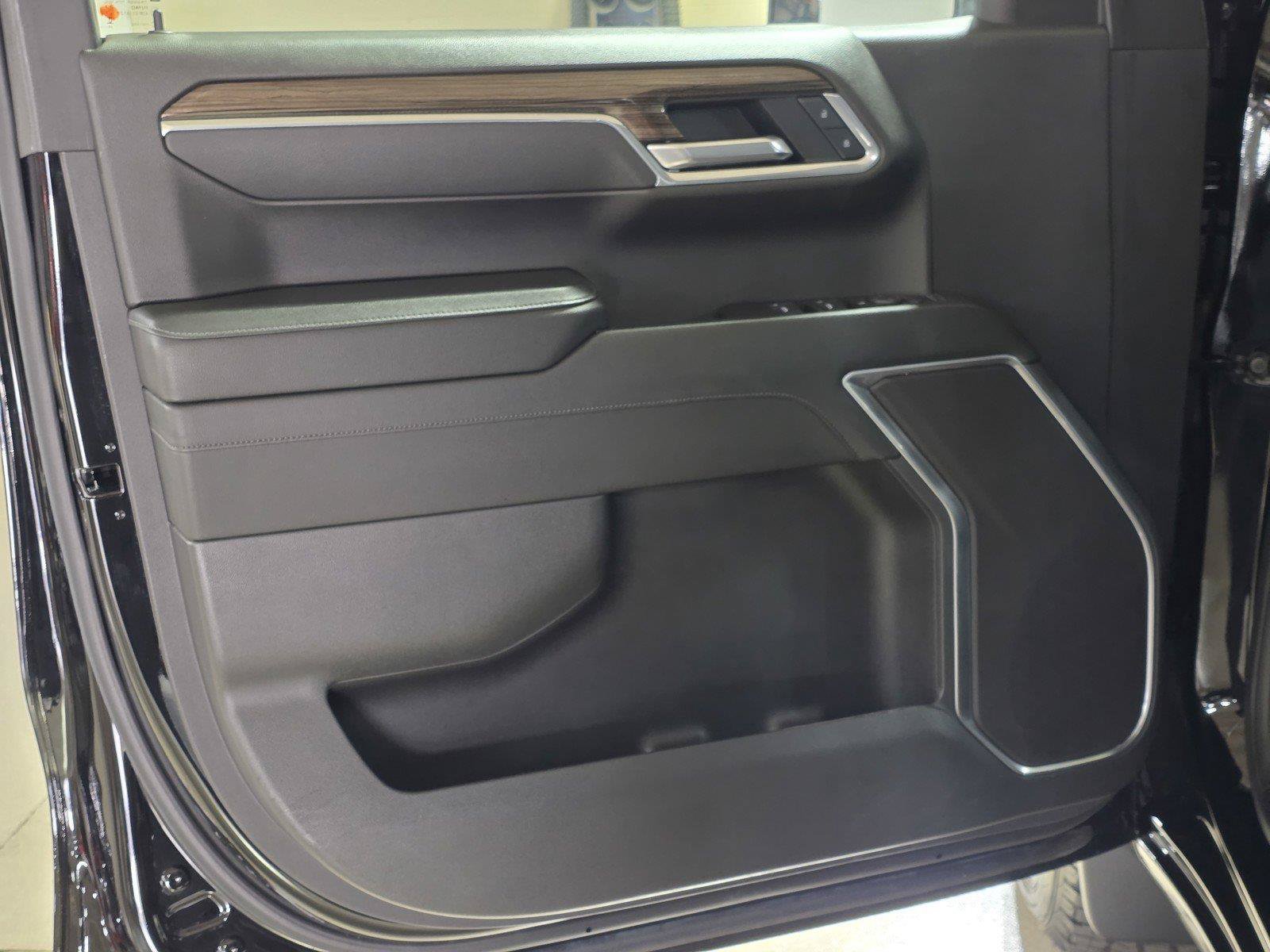 Used 2025 Chevrolet Silverado 1500 LT AWD/4WD image 22