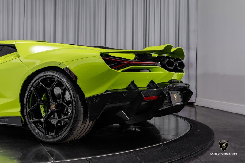 Used 2024 Lamborghini Revuelto image 22
