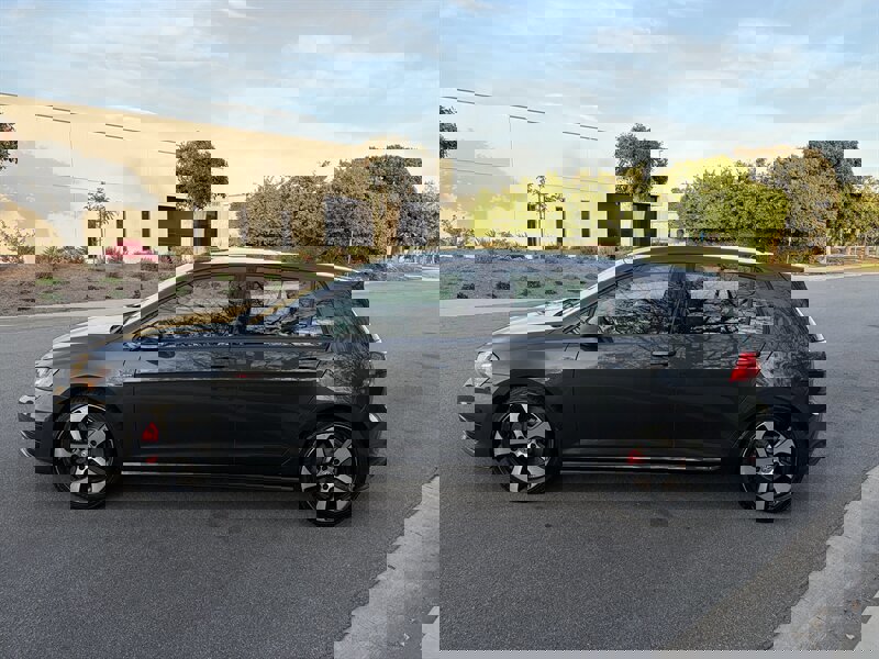 Used 2017 Volkswagen GTI SE image 9