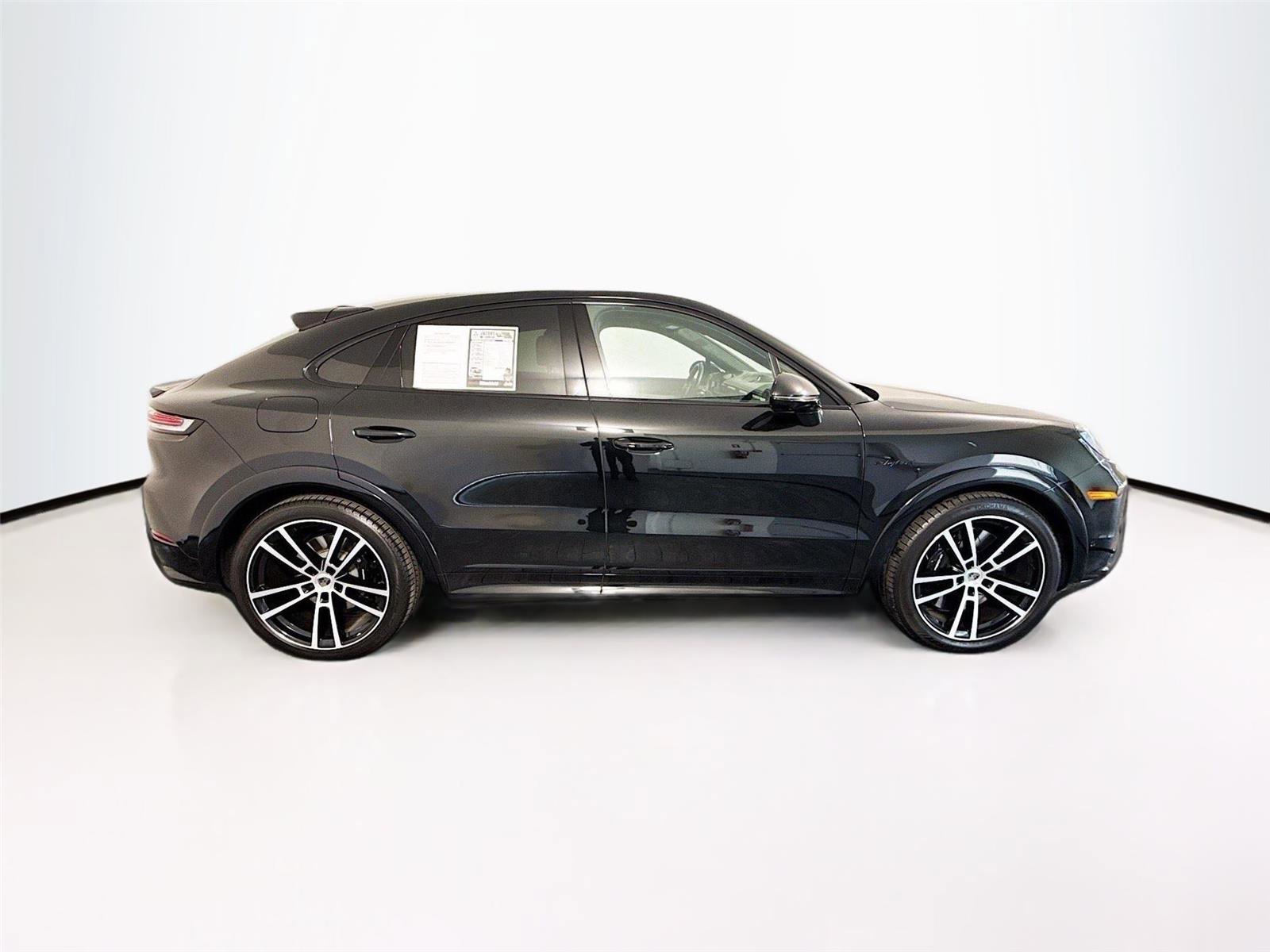 Used 2025 Porsche Cayenne Turbo AWD/4WD image 6