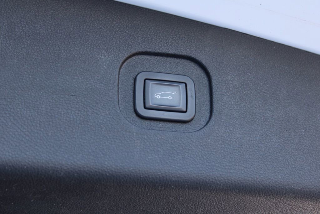 Used 2017 Chevrolet Equinox Premier w/ Enhanced Convenience Package image 12