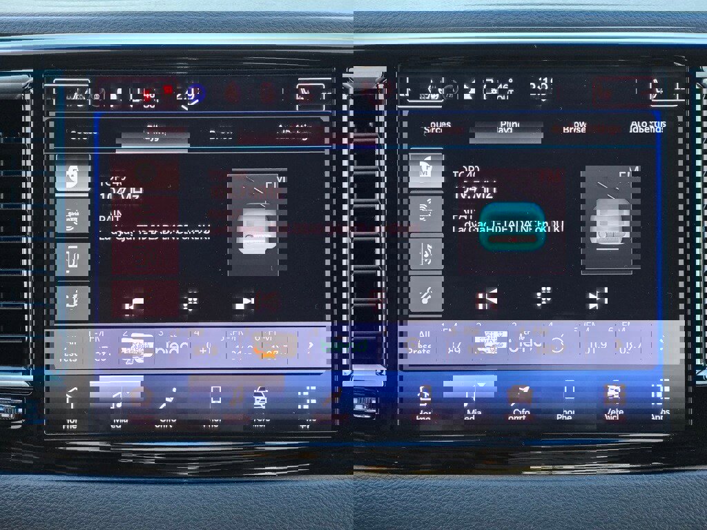 Used 2024 Chrysler Pacifica Touring-L image 11