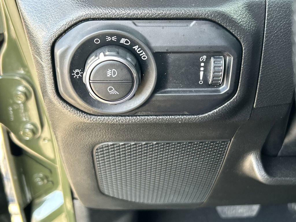 Used 2023 Jeep Gladiator Mojave w/ LED Lighting Group AWD/4WD image 18