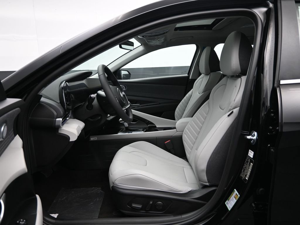 New 2025 Hyundai Elantra Limited image 26