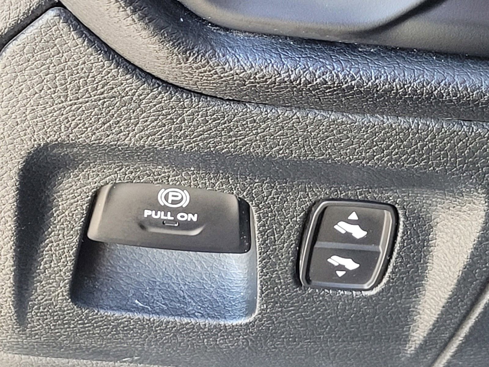 Used 2025 RAM 1500 Laramie image 30