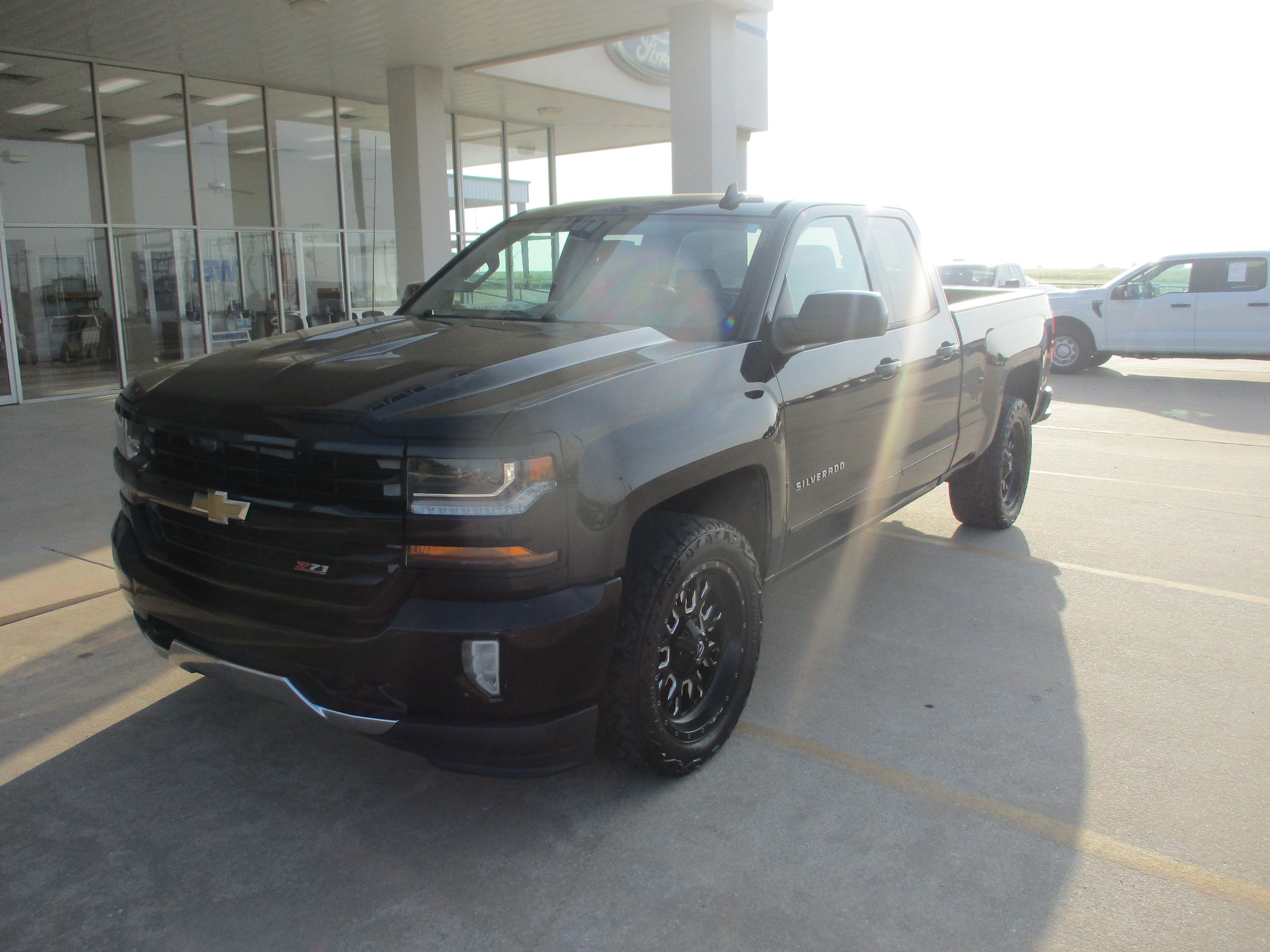 Used 2017 Chevrolet Silverado 1500 LT w/ All Star Edition AWD/4WD image 2