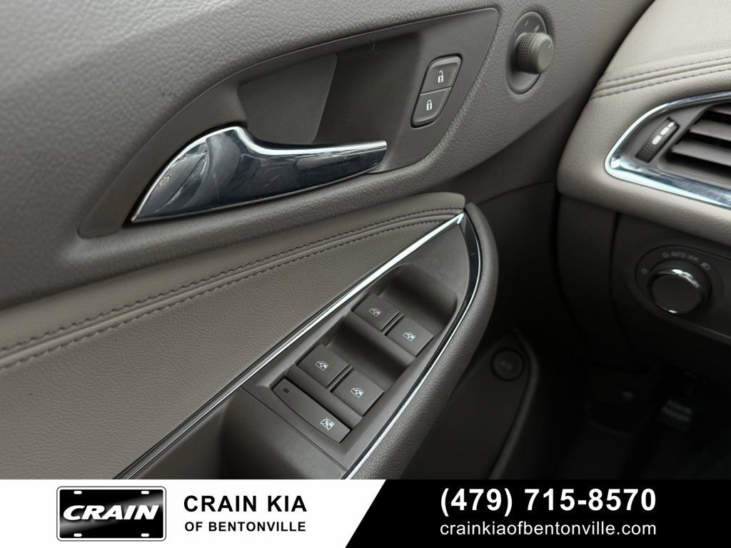 Used 2017 Chevrolet Cruze Premier w/ Enhanced Convenience Package FWD image 10