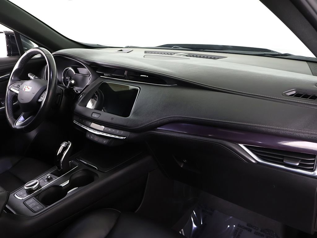 Used 2021 Cadillac XT4 Luxury w/ Cold Weather Package AWD/4WD image 30