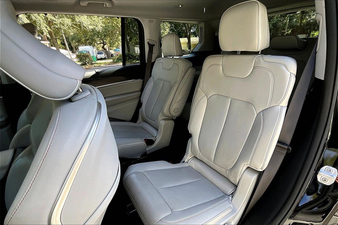 Used 2021 Jeep Grand Cherokee L Overland w/ Luxury Tech Group IV image 19