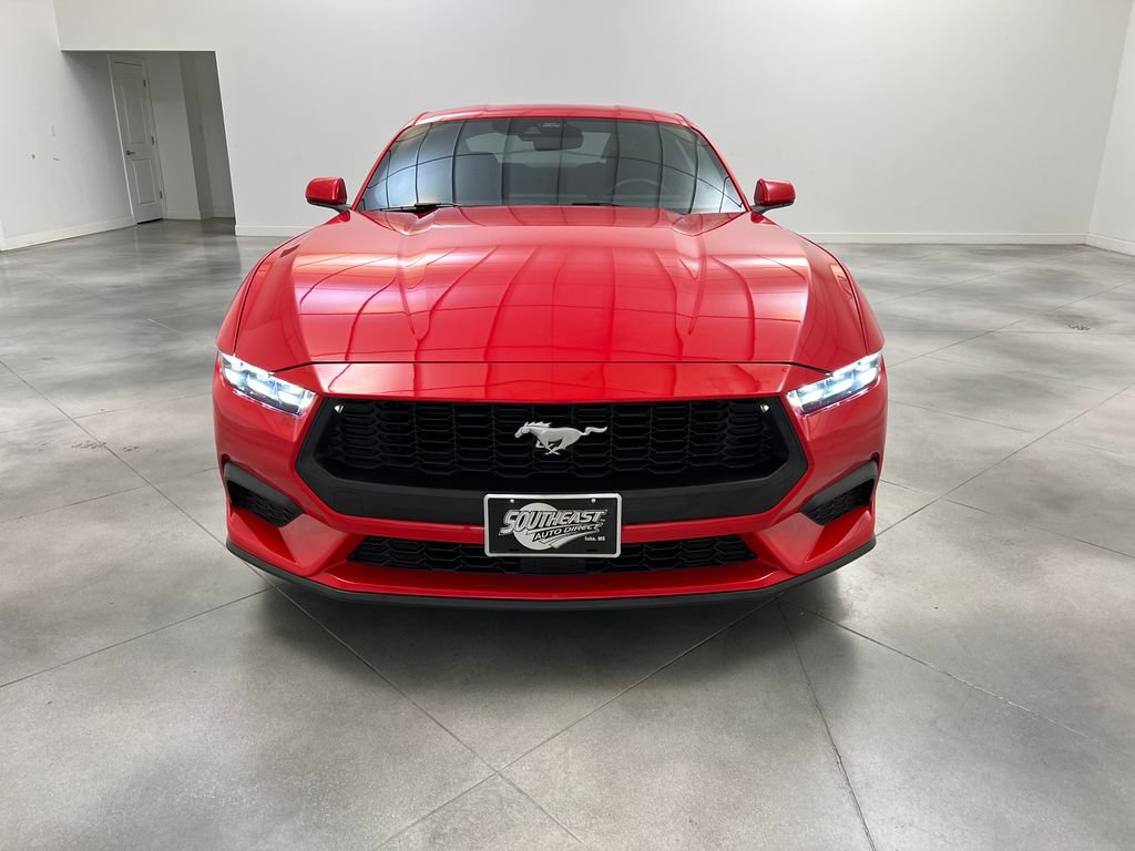 Used 2025 Ford Mustang Coupe RWD image 3