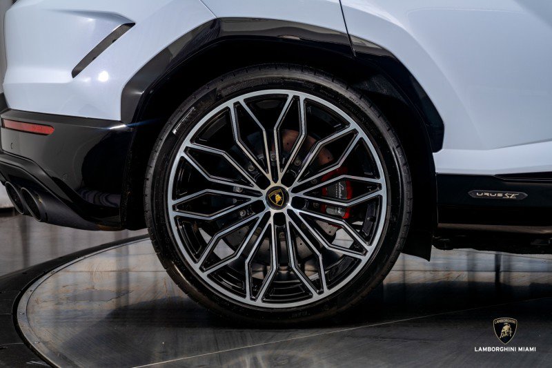 Used 2025 Lamborghini Urus SE image 16