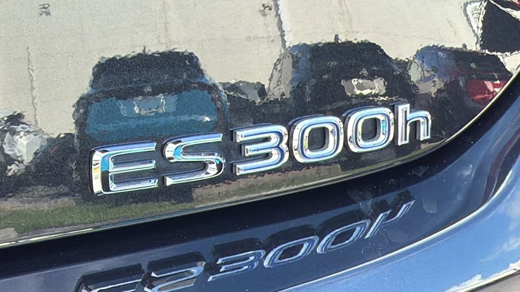 Used 2022 Lexus ES 300h w/ Premium Package image 9