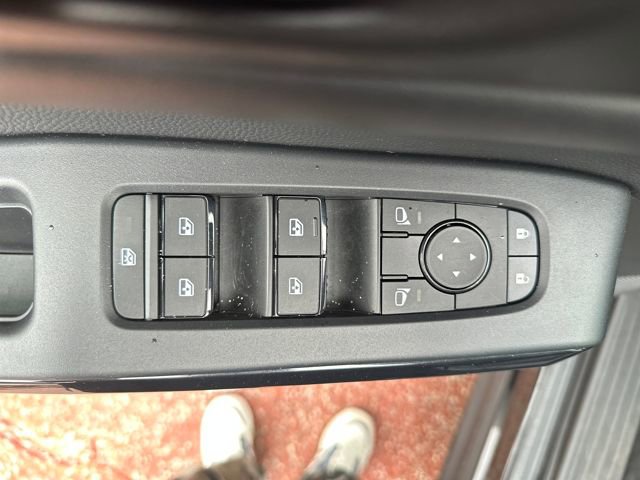 Used 2024 Nissan Pathfinder S image 12