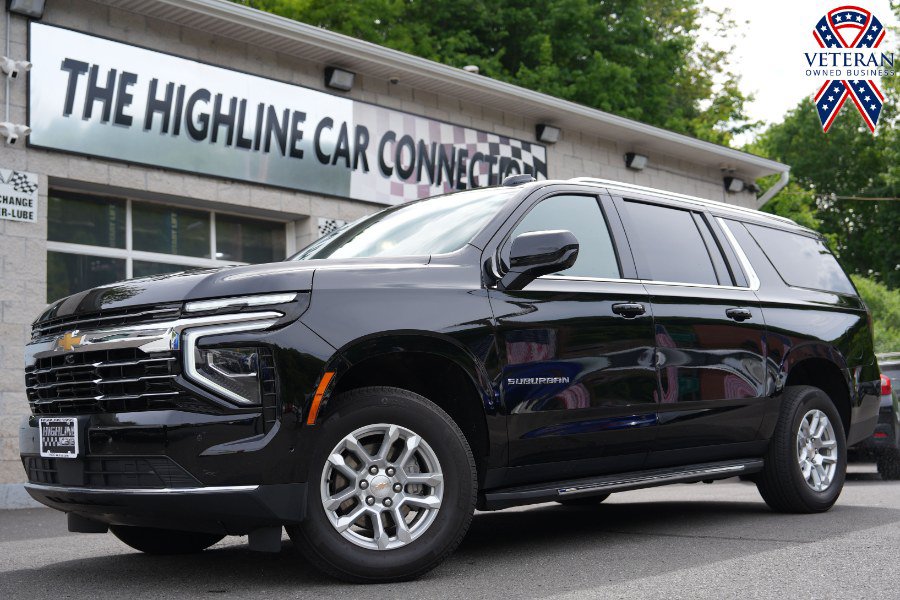Used 2025 Chevrolet Suburban LT AWD/4WD image 1
