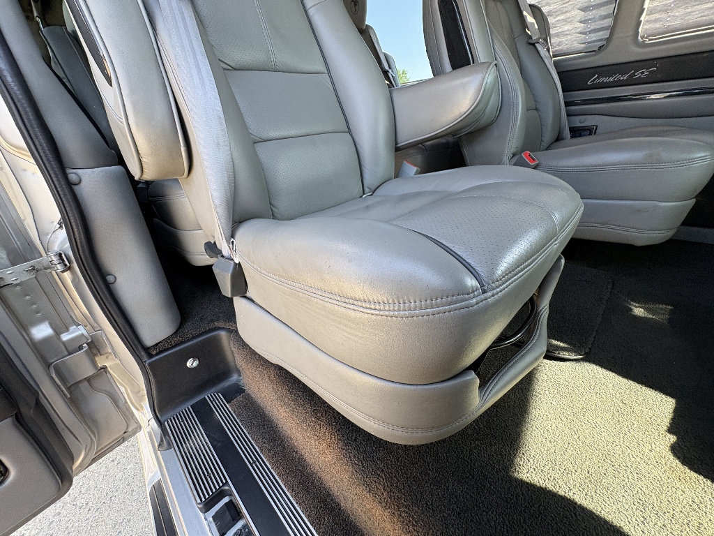 Used 2019 Chevrolet Express 2500 Extended w/ Enhanced Convenience Package RWD image 18