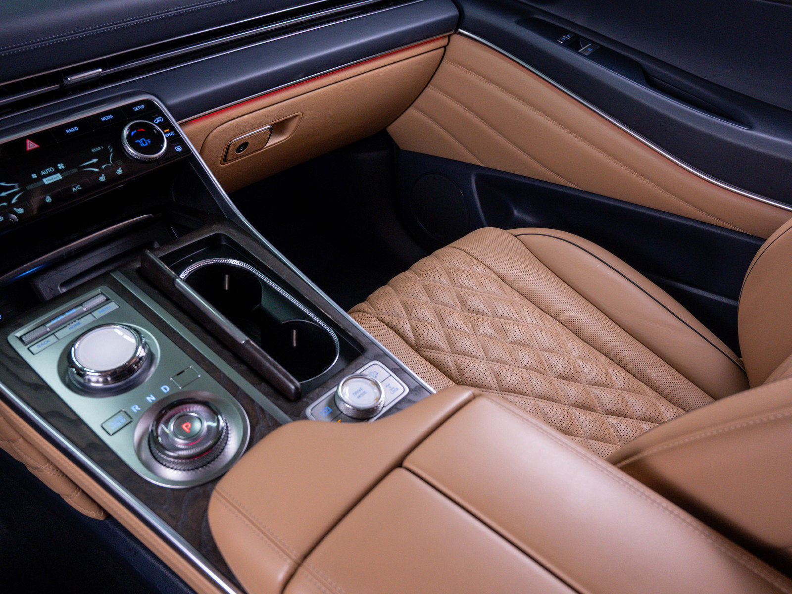 Used 2024 Genesis GV80 3.5T w/ Prestige Matte Package image 28