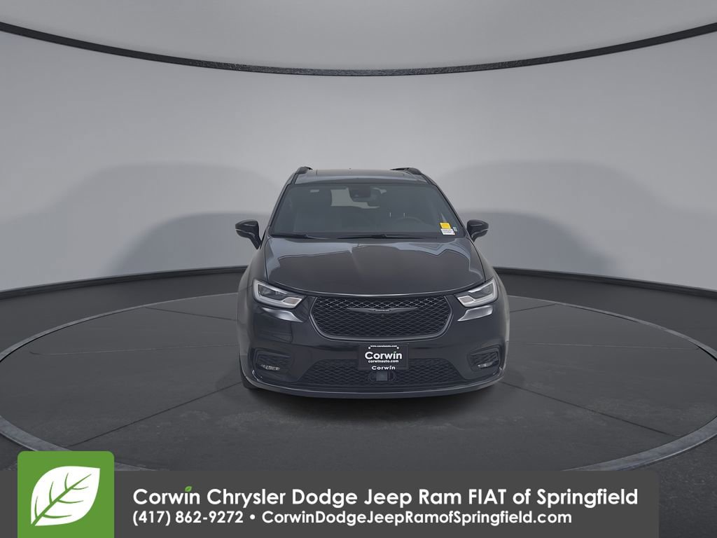 Used 2025 Chrysler Pacifica Limited FWD image 6