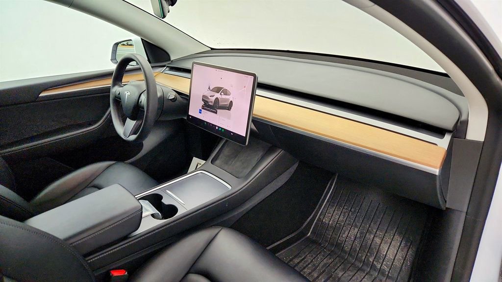 Used 2023 Tesla Model Y Long Range image 30