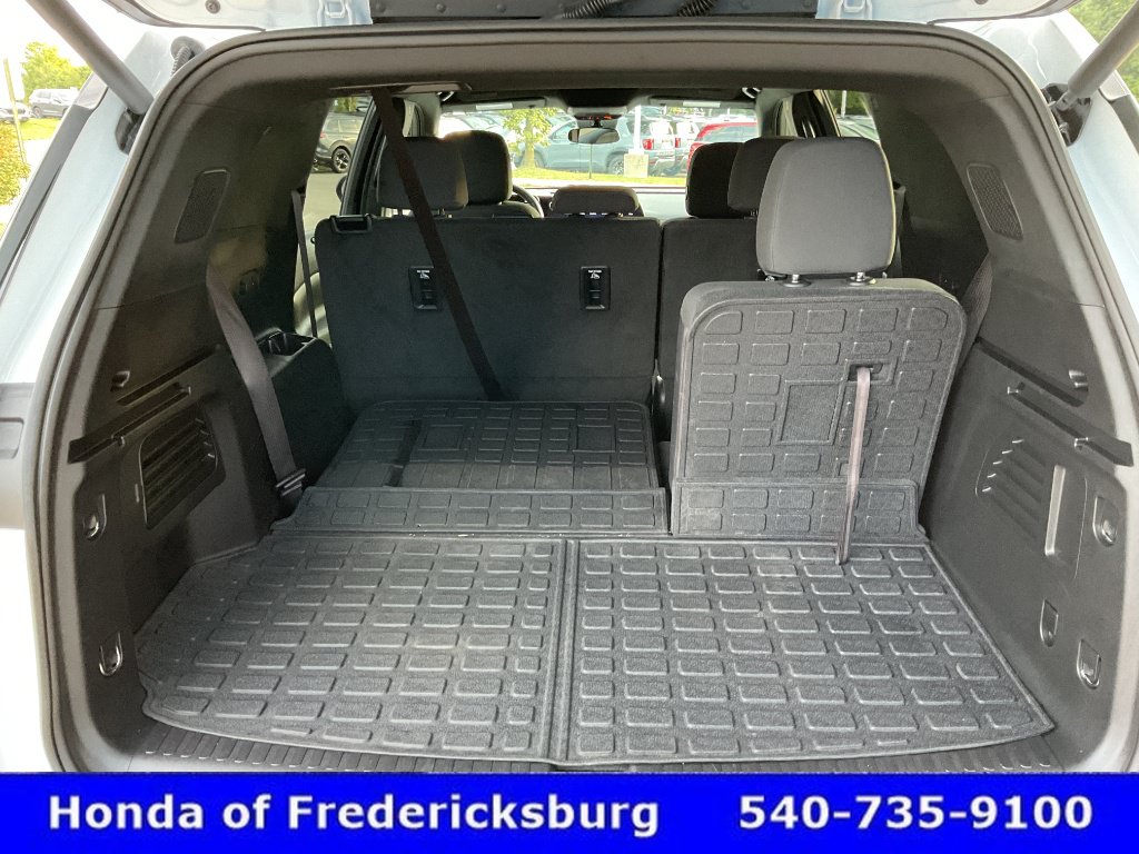 Used 2025 Chevrolet Traverse LT FWD image 21
